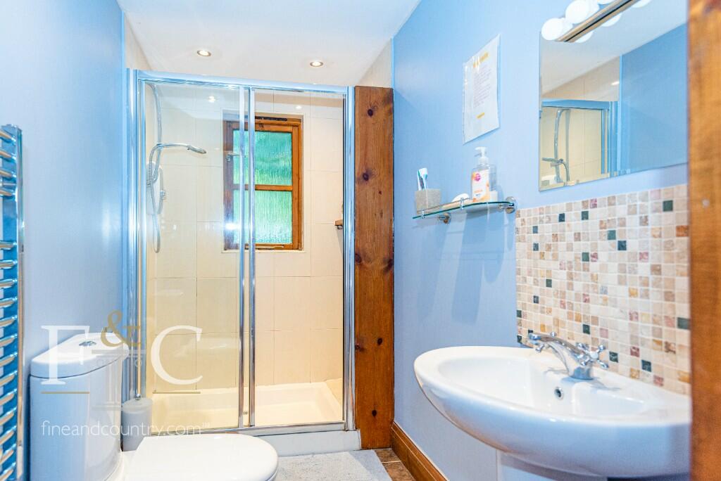 Additional property image - Hamlet Hill, Roydon