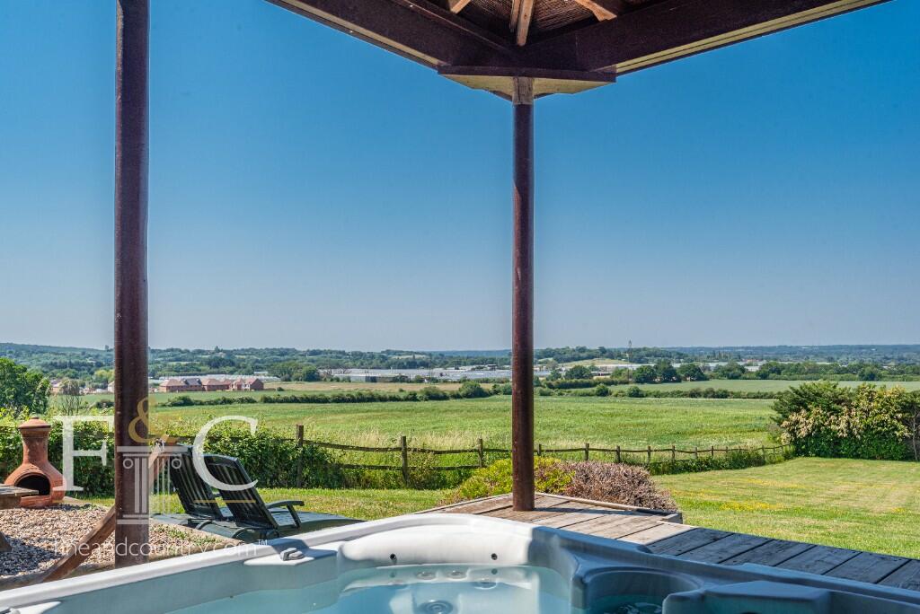 Additional property image - Hamlet Hill, Roydon
