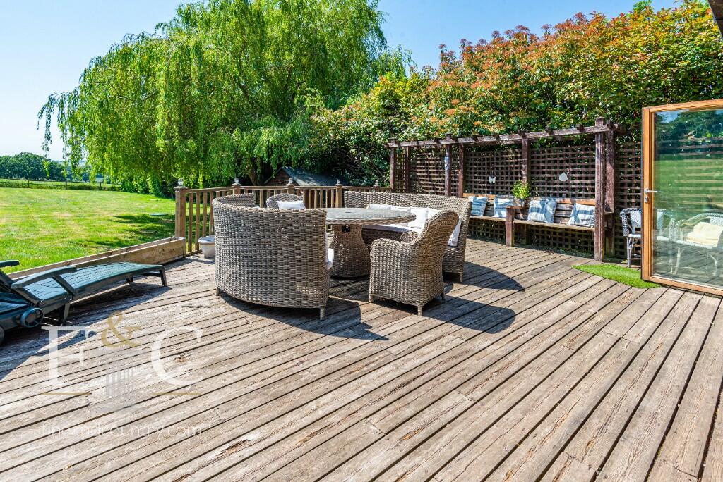 Additional property image - Hamlet Hill, Roydon