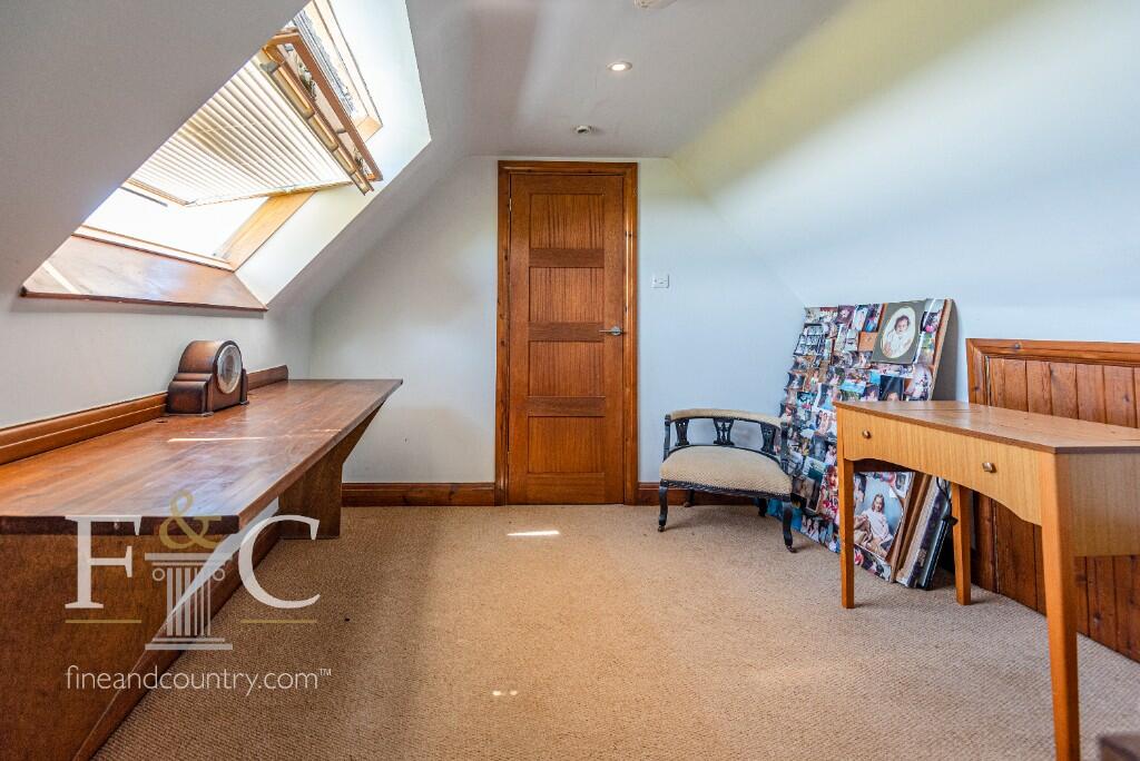 Additional property image - Hamlet Hill, Roydon