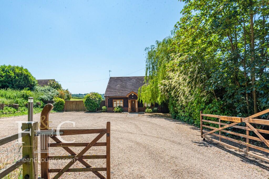 Additional property image - Hamlet Hill, Roydon