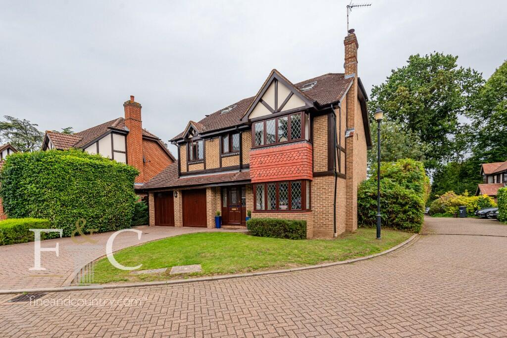 6 bedroom detached house for sale in Boleyn Court, Broxbourne, EN10