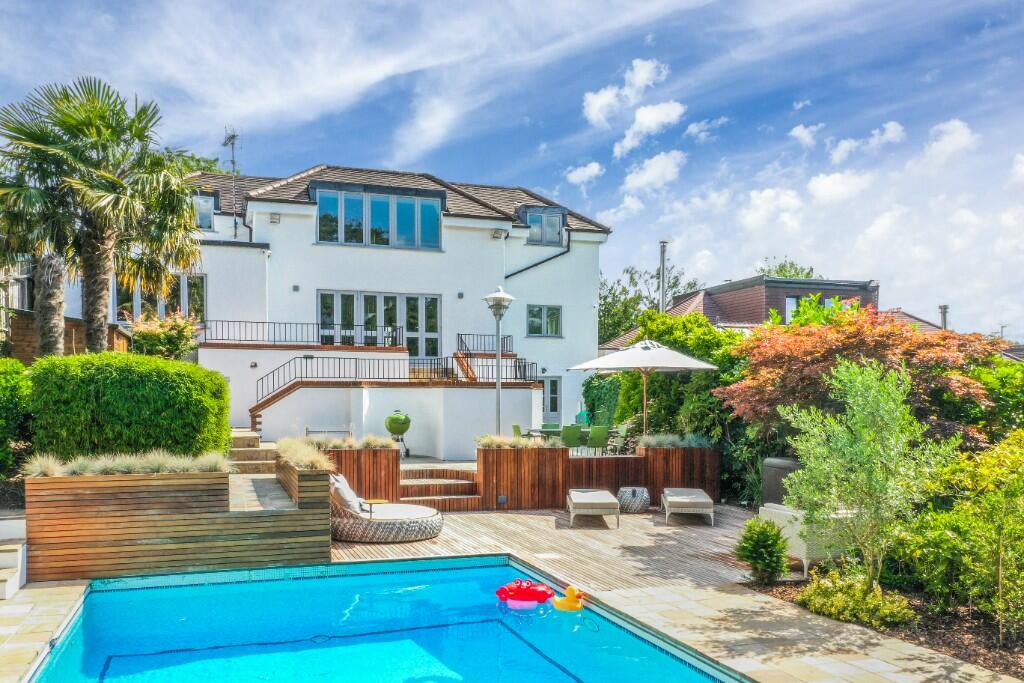 4 bedroom detached house for sale in Cuffley Hill, Goffs Oak