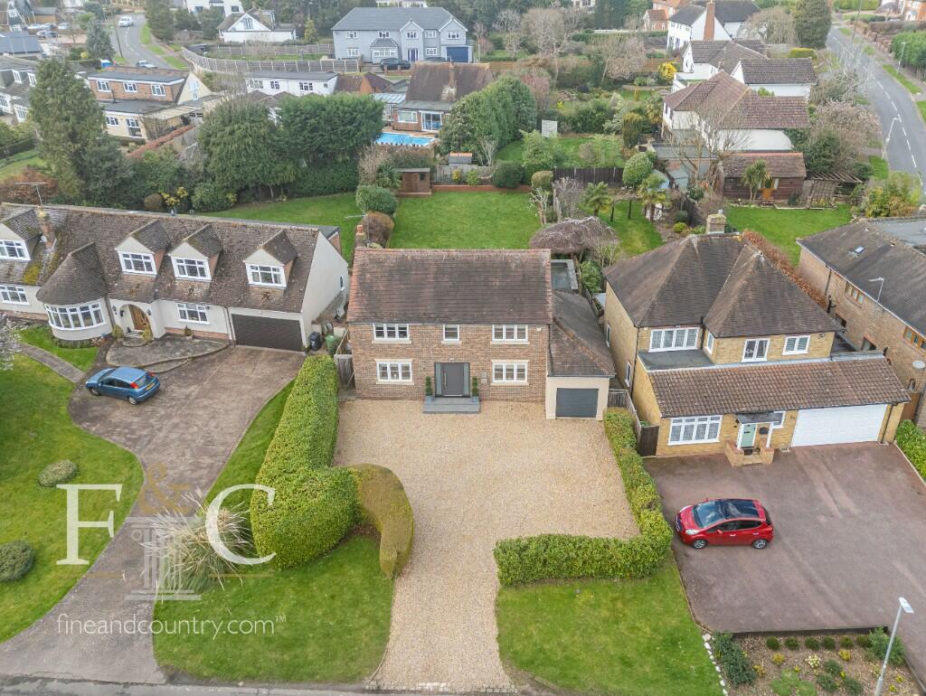 5 bedroom detached house for sale in Baas Lane, Broxbourne