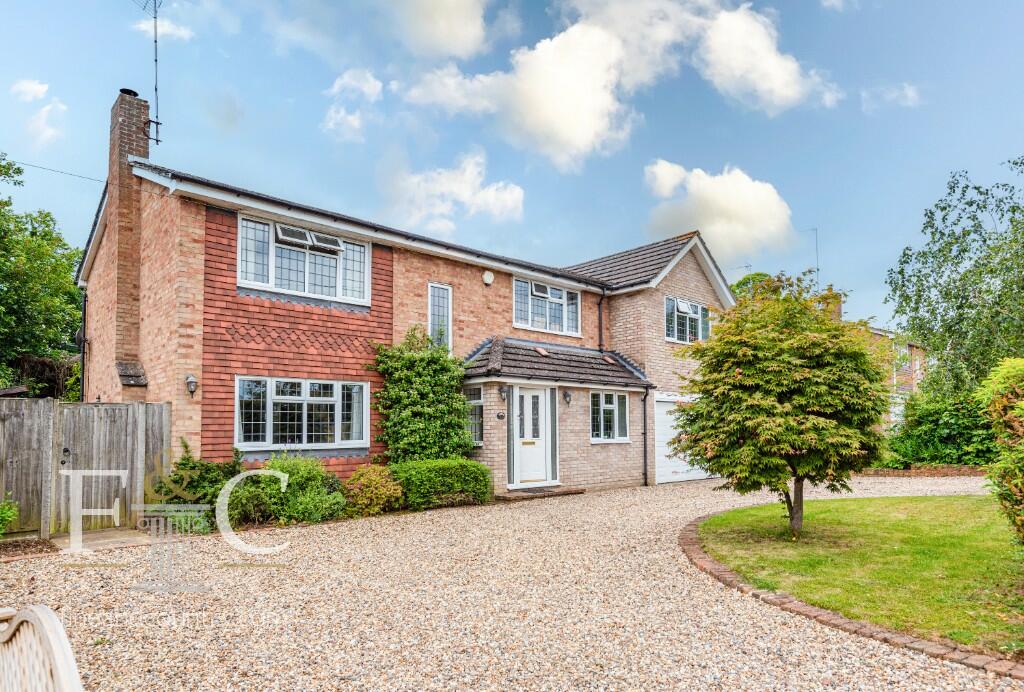 5 bedroom detached house for sale in Woodstock Road, Broxbourne, EN10