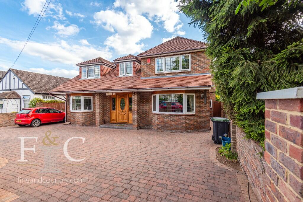 4 bedroom detached house for sale in Old Nazeing Road, Broxbourne, EN10