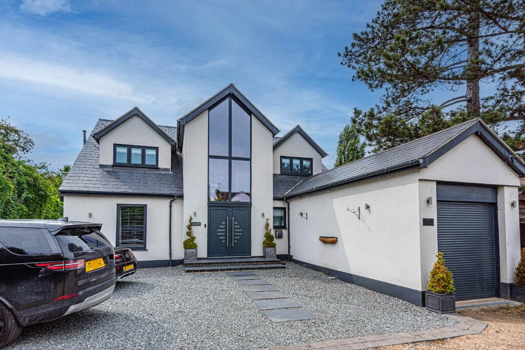 Main image of property: Avenue Road, Hoddesdon, Hertfordshire, EN11