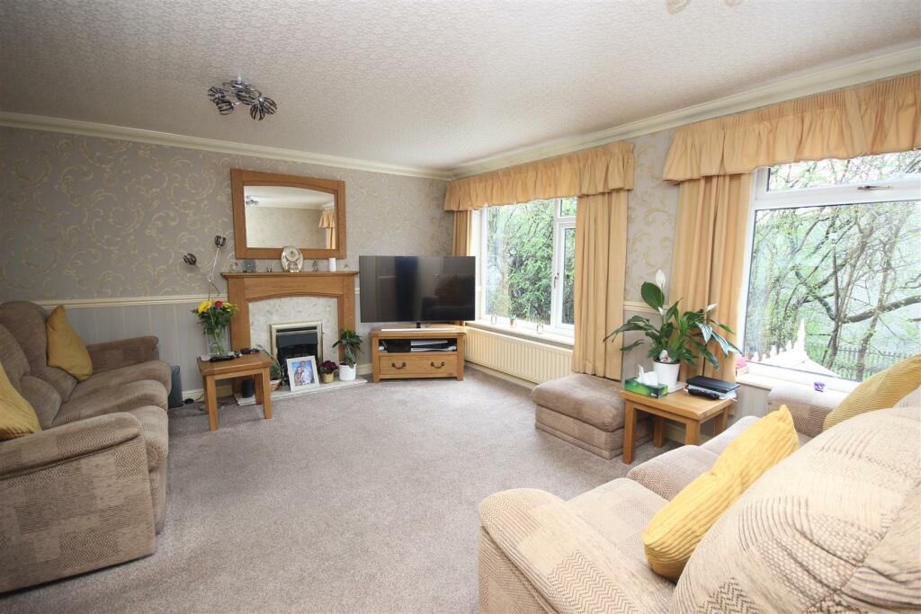 4 bedroom semidetached house for sale in Iverley Road, Halesowen, B63