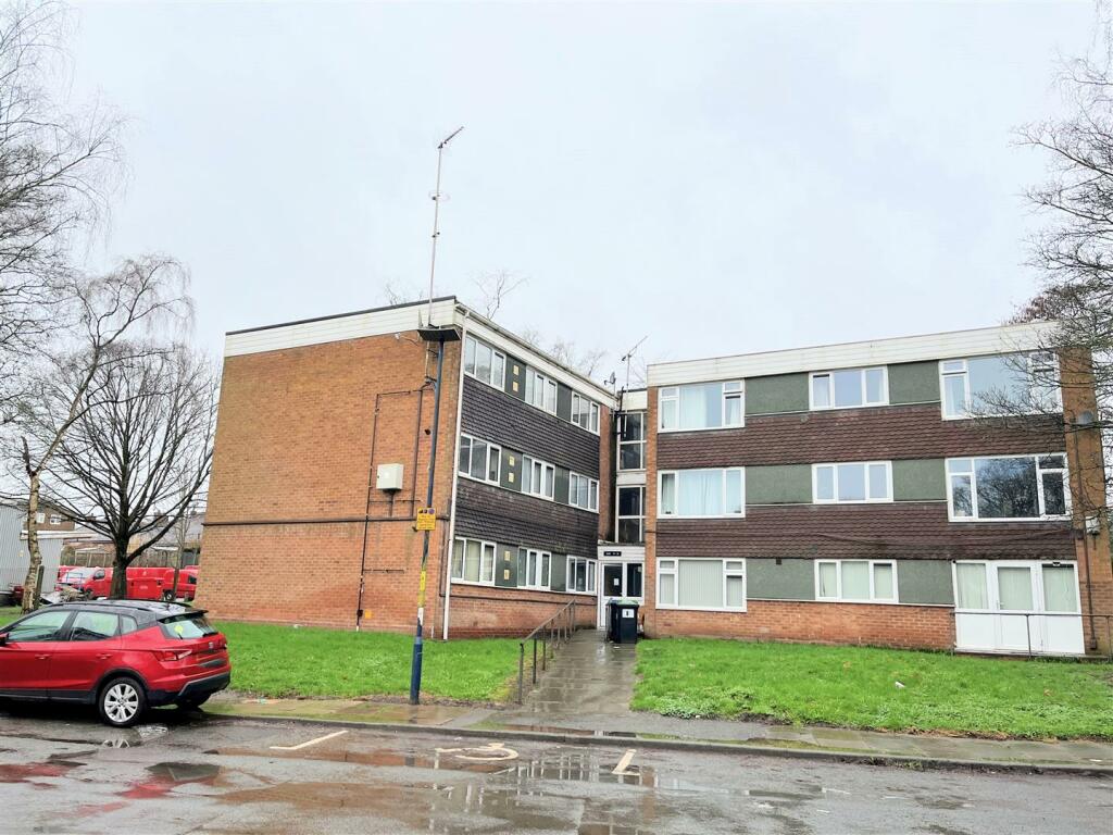 2 bedroom flat for sale in Daventry Grove, Quinton, B32