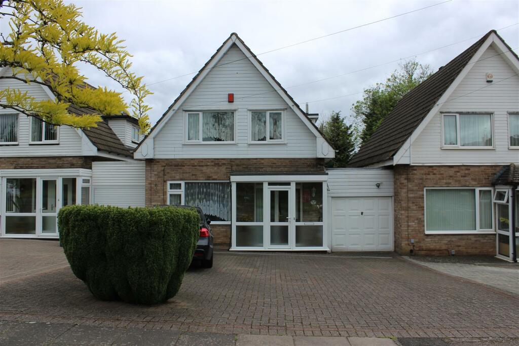 3 bedroom link detached house for sale in Balden Road, Harborne