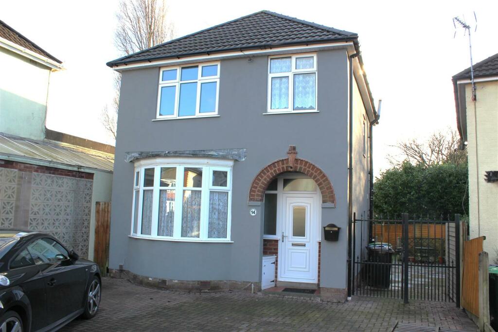 3 bedroom detached house