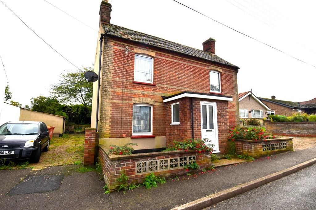 3 bedroom detached house for sale in Saxmundham, IP17