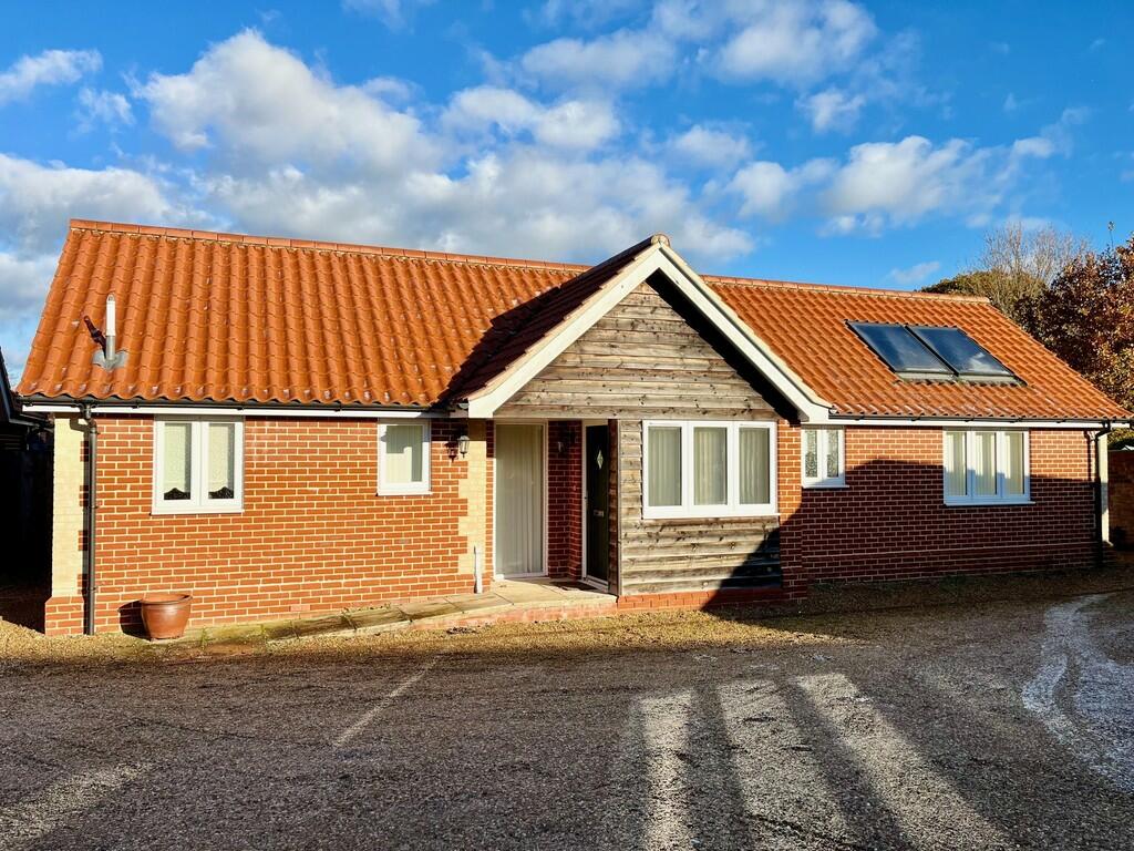 2 bedroom detached bungalow for sale in Saxmundham, IP17