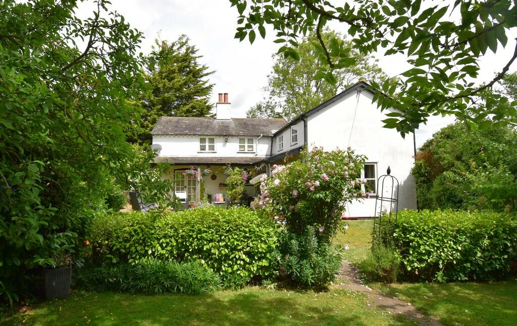 4 bedroom cottage for sale in Clayhills Road, Kelsale, IP17