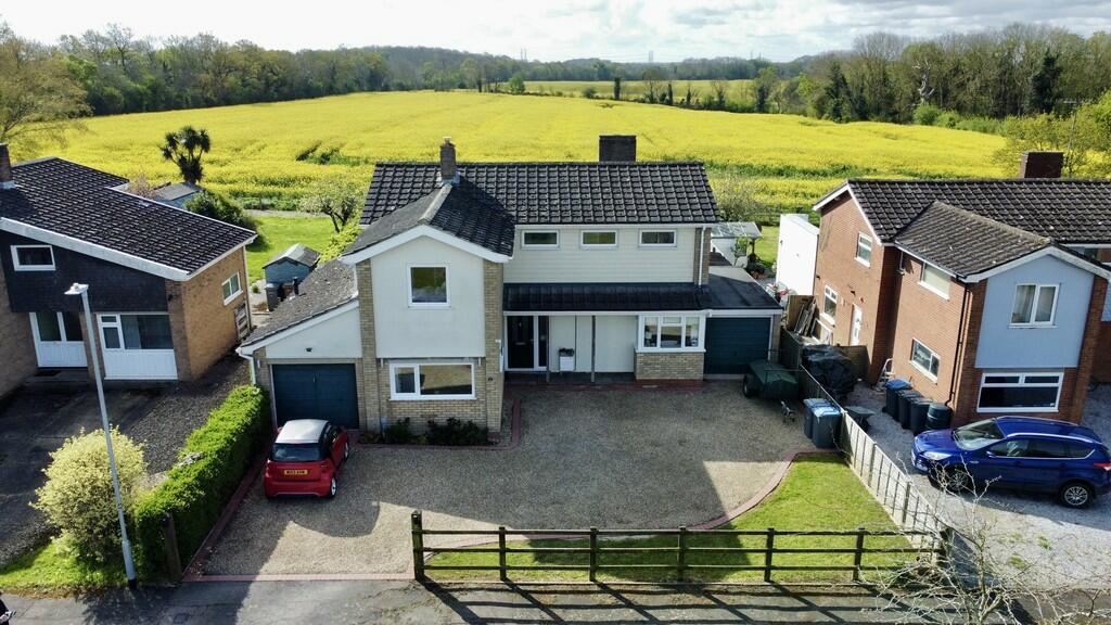 5 bedroom detached house for sale in Saxmundham, IP17