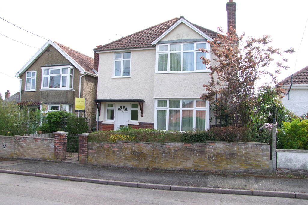 3 bedroom detached house for sale in Fairfield Road, Saxmundham, IP17