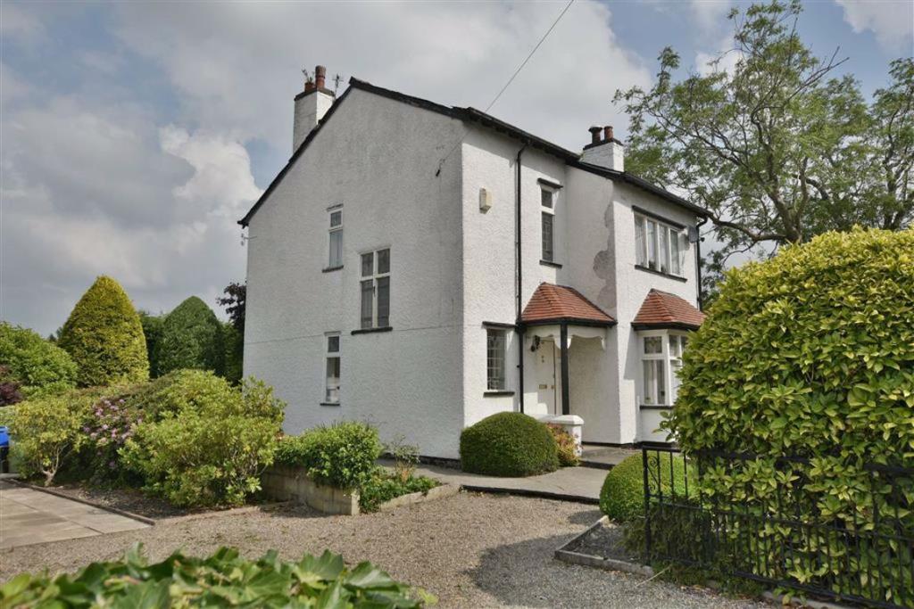 3 bedroom detached house for sale in Bolton Road, Atherton, M46