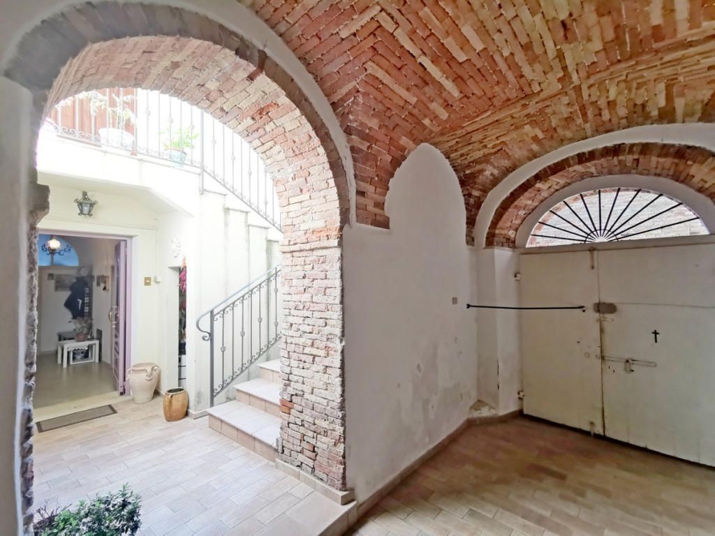 4 bedroom apartment for sale in Abruzzo, Pescara, Penne, Italy