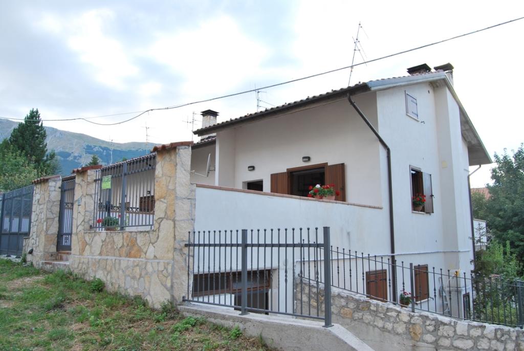 2 bedroom end of terrace house for sale in Abruzzo, Pescara, Sant ...