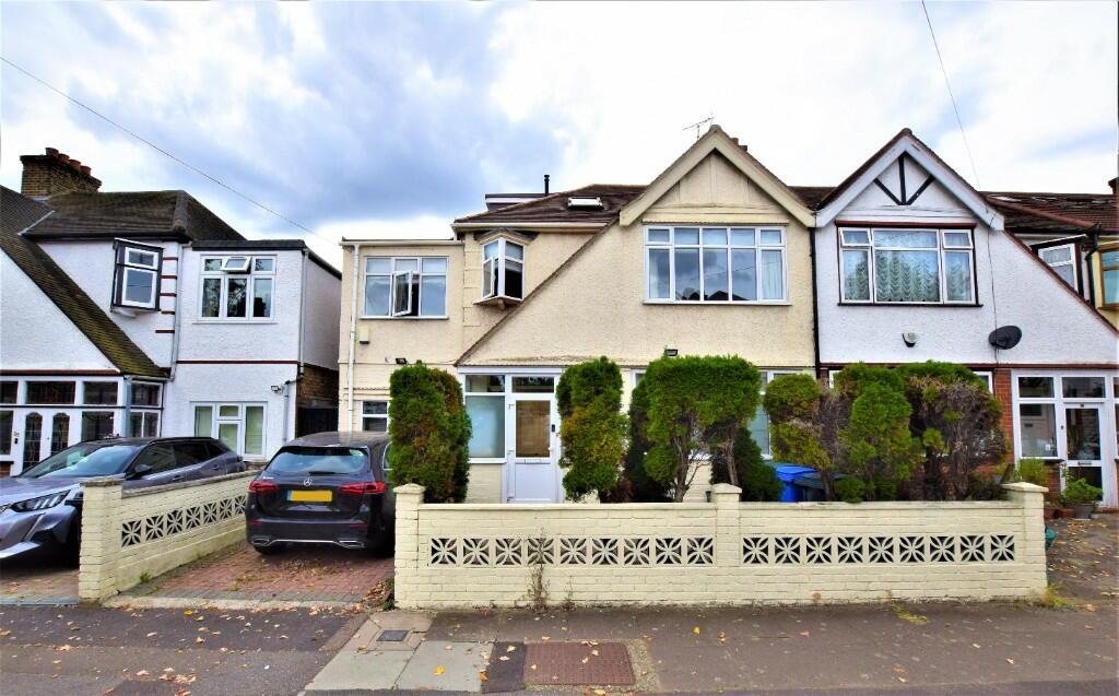 6 bedroom semidetached house for sale in Canterbury Avenue, Ilford