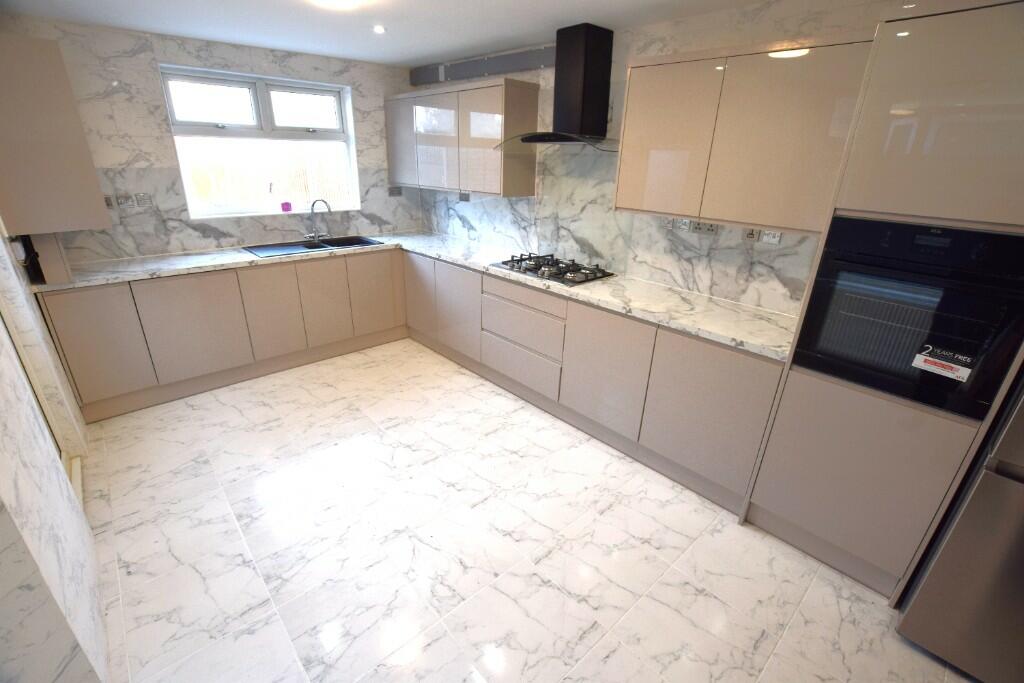 4 bedroom terraced house for sale in Walton Road, London, E13