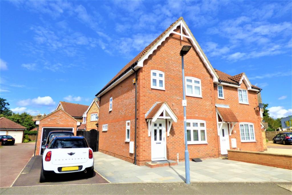 3 bedroom end of terrace house for sale in Heathfield Park Drive