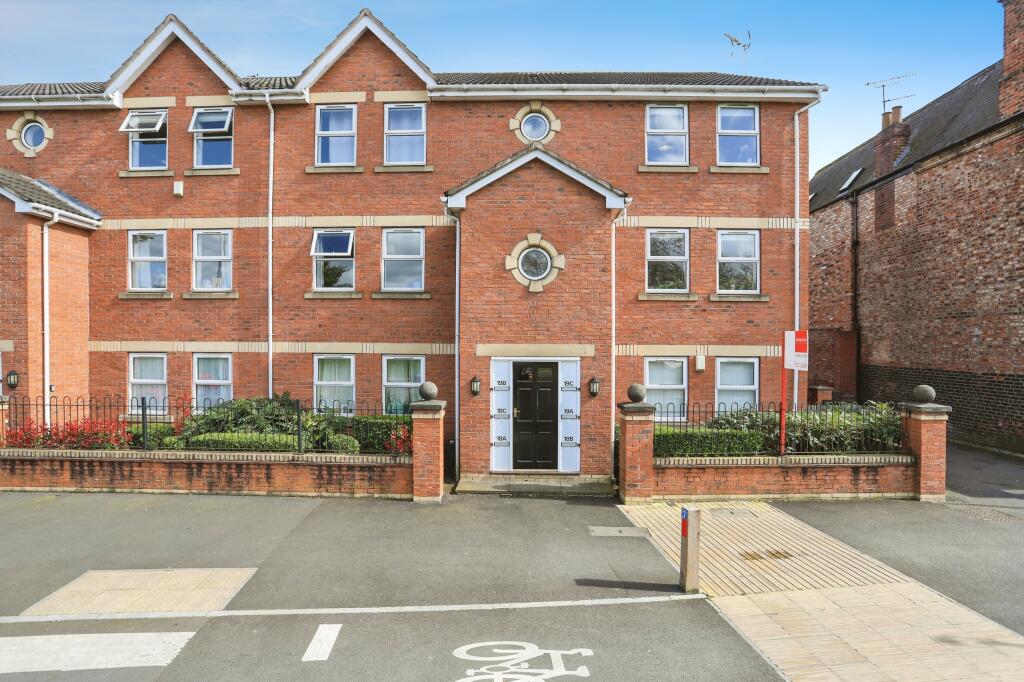 2 bedroom flat for sale in Barbican Road, York, North Yorkshire, YO10