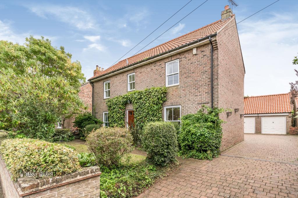 4 bedroom detached house for sale in Marston Road, Tockwith, York