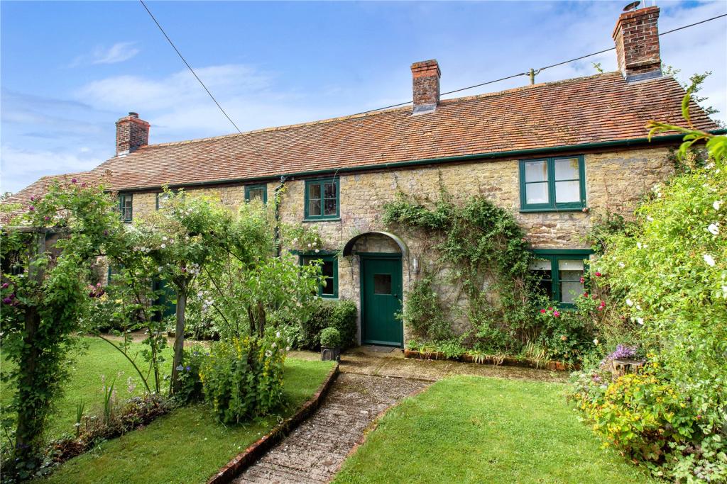 3 bedroom detached house for sale in Terrace Lane, Stour Provost