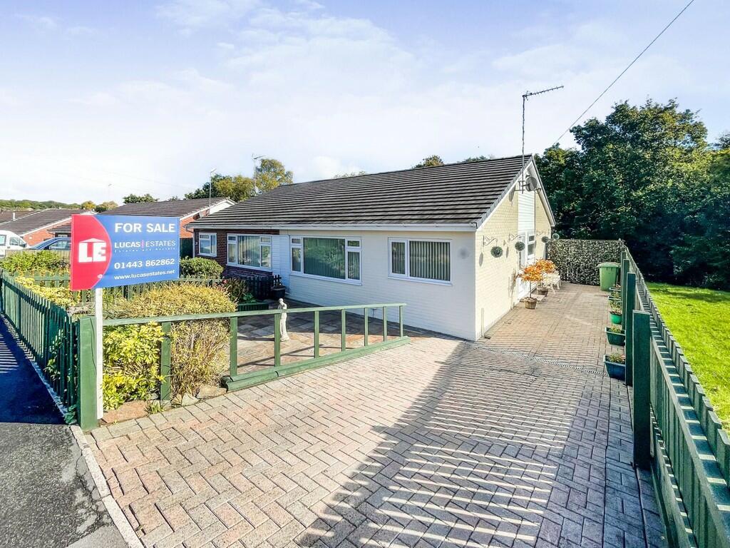 2 bedroom semidetached house for sale in Oaks End Close, Gelligaer, CF82