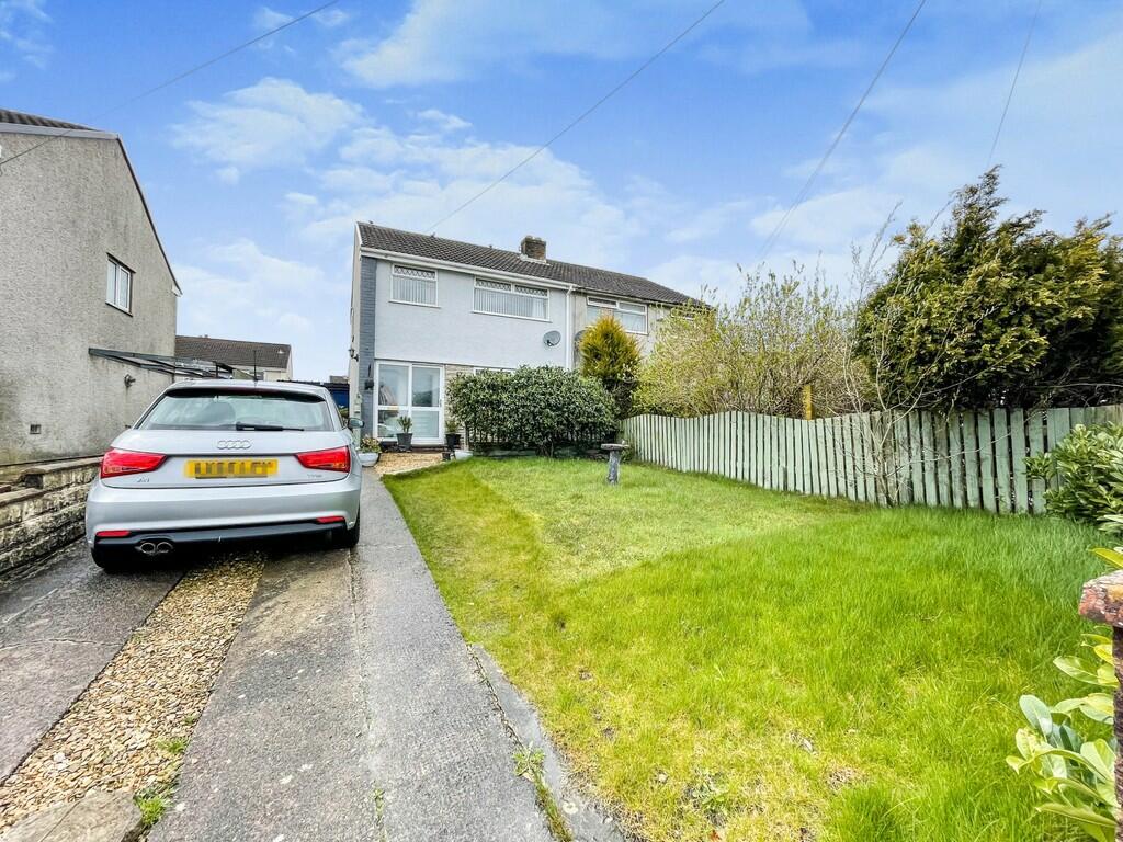 3 bedroom semidetached house for sale in Hadrians Close, Gelligaer