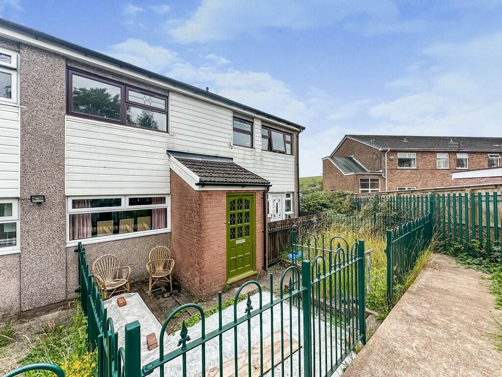 2 bedroom flat for sale in Hafodymynydd, Rhymney, NP22