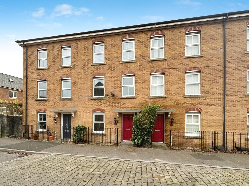 4 bedroom terraced house for sale in Dragon Way, Cwm Calon, CF82