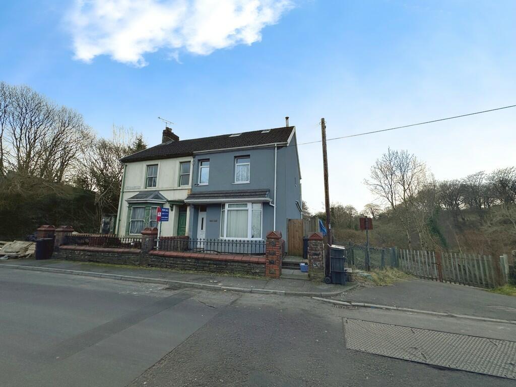 3 bedroom semidetached house for sale in Glyn Bargoed Road, Trelewis