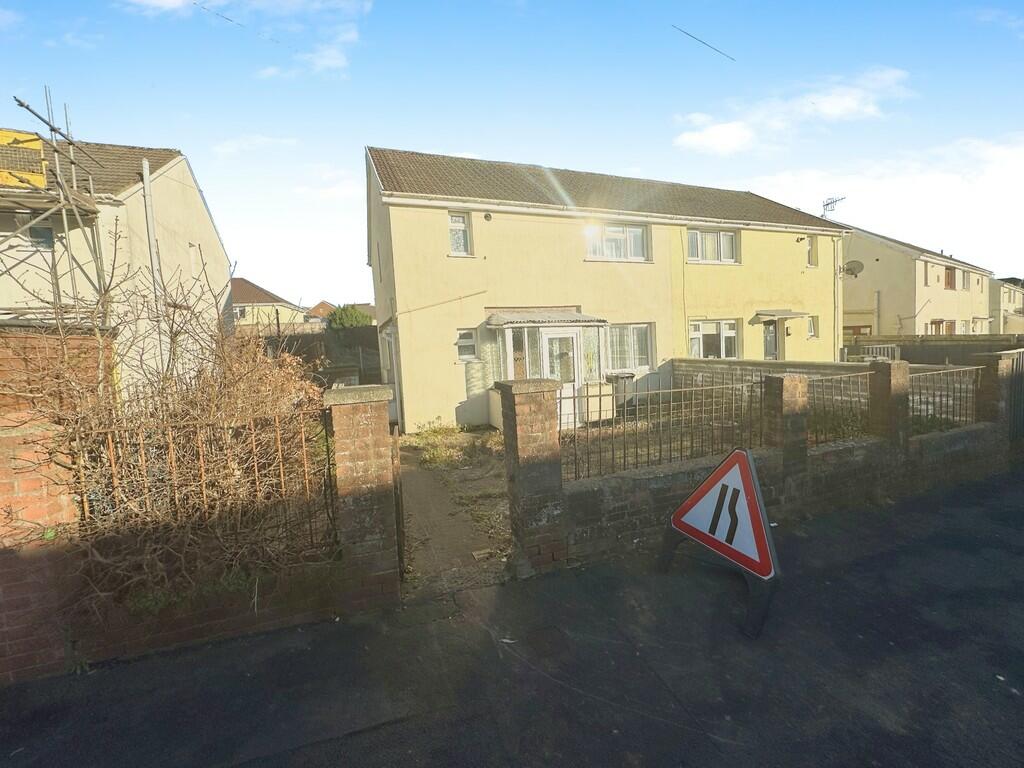 3 bedroom semidetached house for sale in Mandeg, Trelewis, Treharris, CF46
