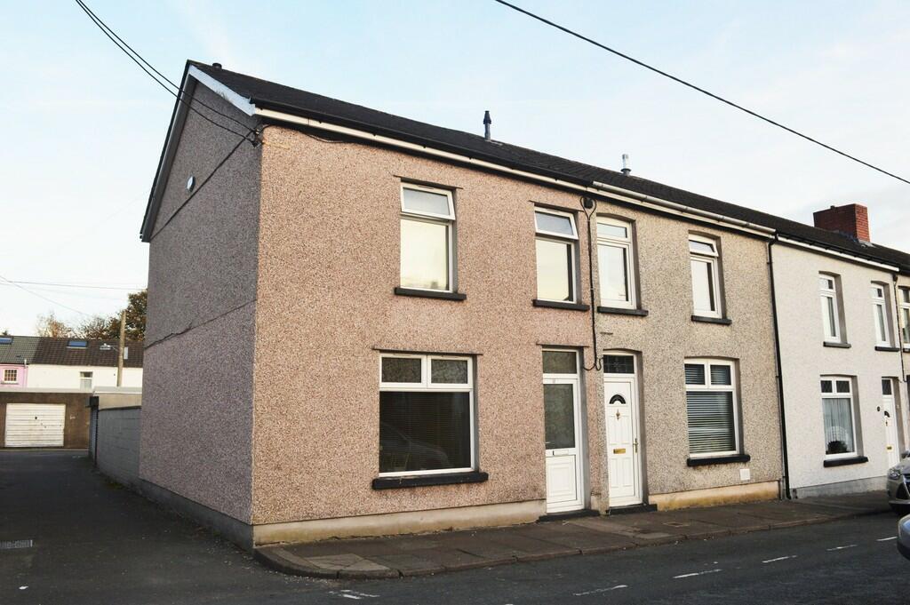 3 bedroom terraced house for rent in Central Street, Ystrad Mynach , CF82