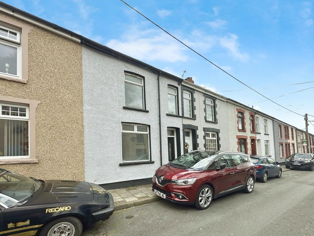 3 bedroom terraced house for sale in Cwrt Coch Street, Aberbargoed