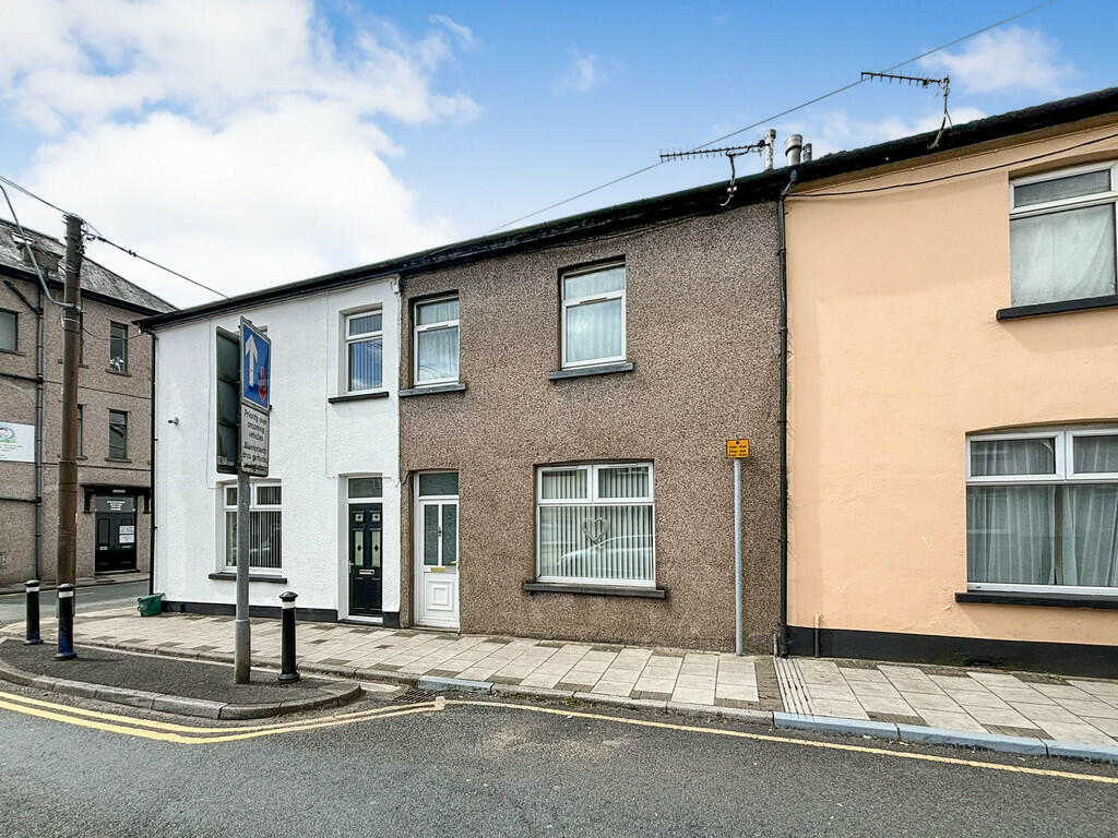 3 bedroom terraced house for sale in Commercial Street, Ystrad Mynach