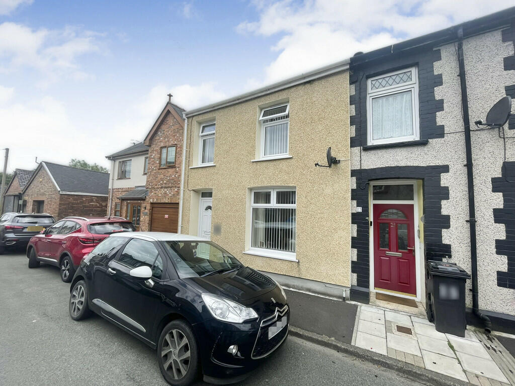 3 bedroom end of terrace house for sale in Bontnewydd Terrace, Trelewis