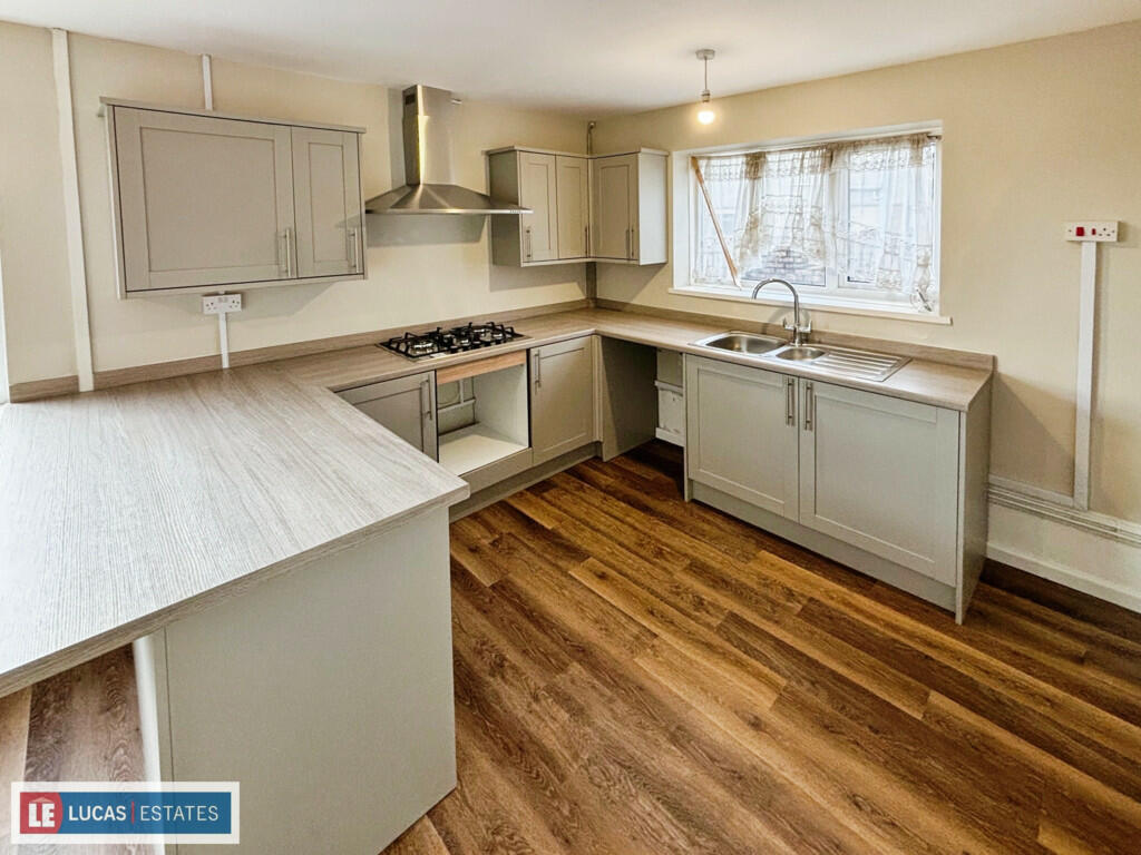 Additional property image - Heol Cattwg, Gelligaer, Hengoed