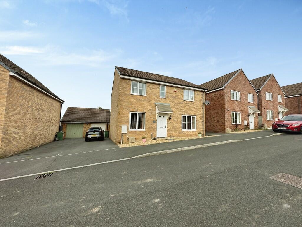 4 bedroom detached house for sale in Y Ffordd Wen, Aberbargoed, Bargoed