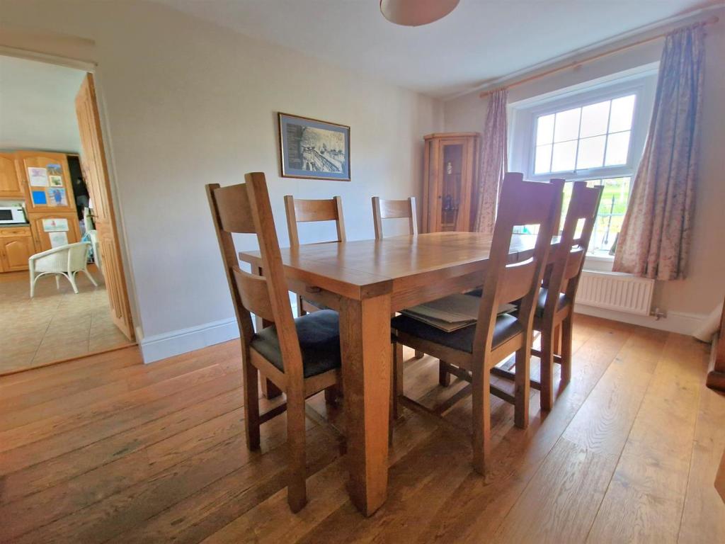 4 bedroom country house for sale in Cliffords Mesne, Newent, GL18