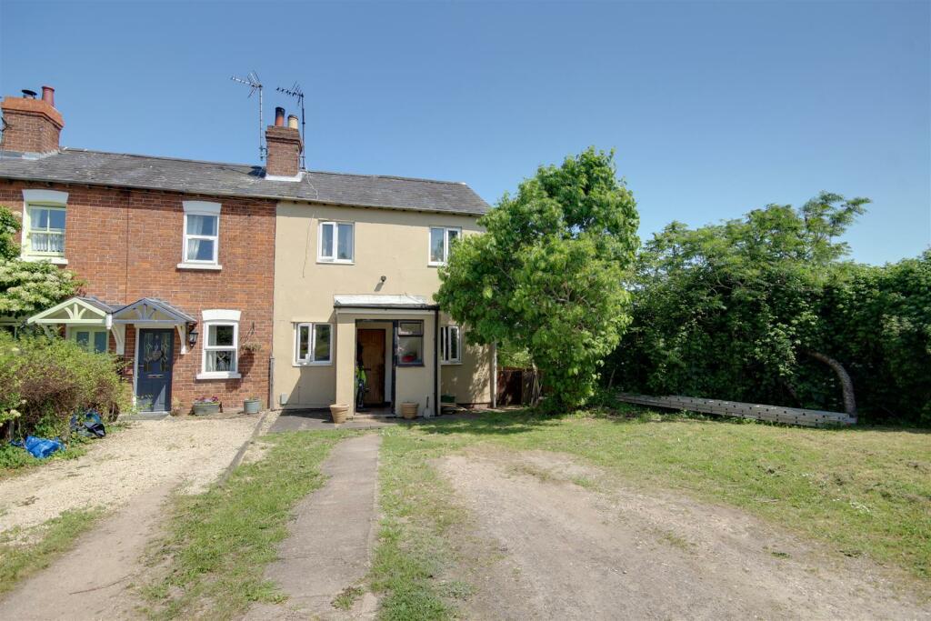 3 bedroom end of terrace house for sale in Stanleigh Terrace, Maisemore