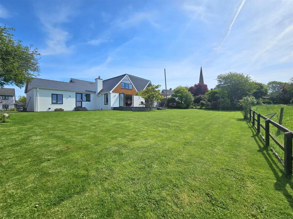 5 bedroom detached house for sale in Linton, RossOnWye, HR9