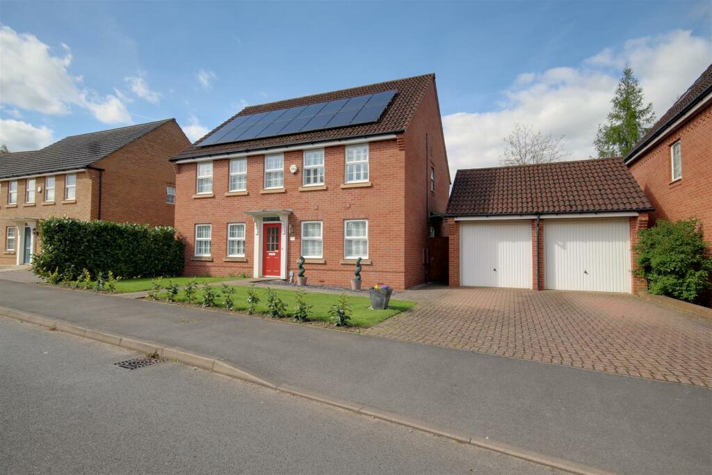 4 bedroom detached house for sale in Meek Road, Newent, GL18