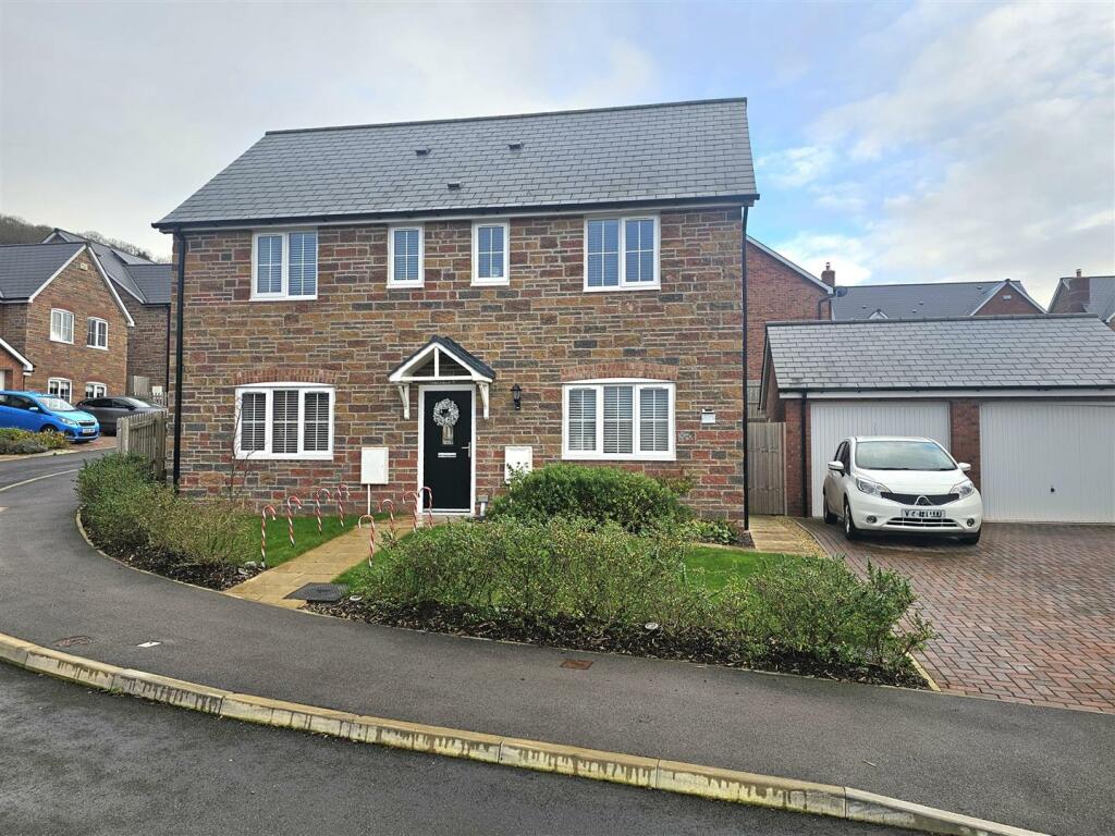 4 bedroom detached house