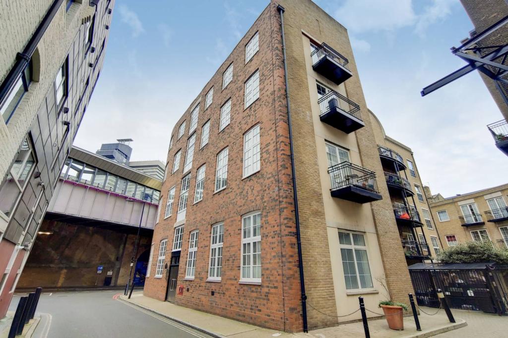2 bedroom flat for sale in Oxford Drive, London Bridge, London, SE1