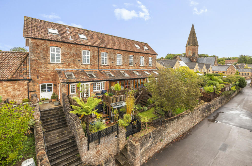 2 bedroom apartment for sale in North Lodge Court, South Horrington