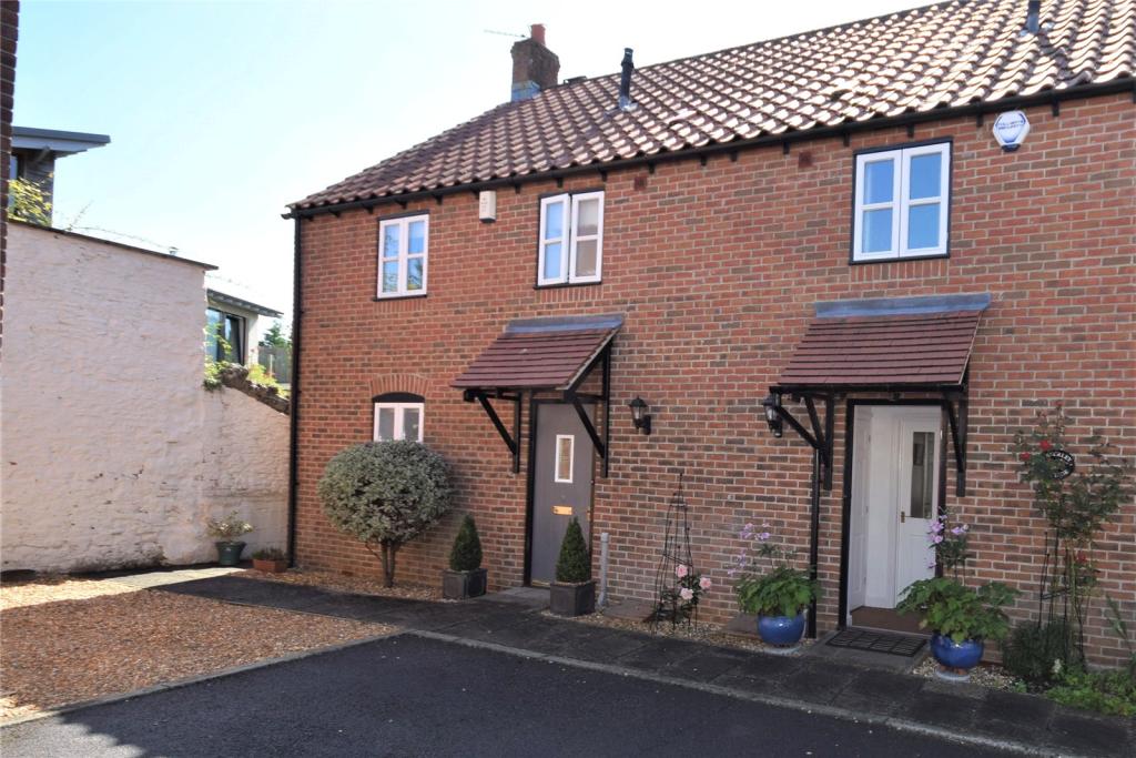 3 bedroom semidetached house for sale in Teulon Court, St. Thomas