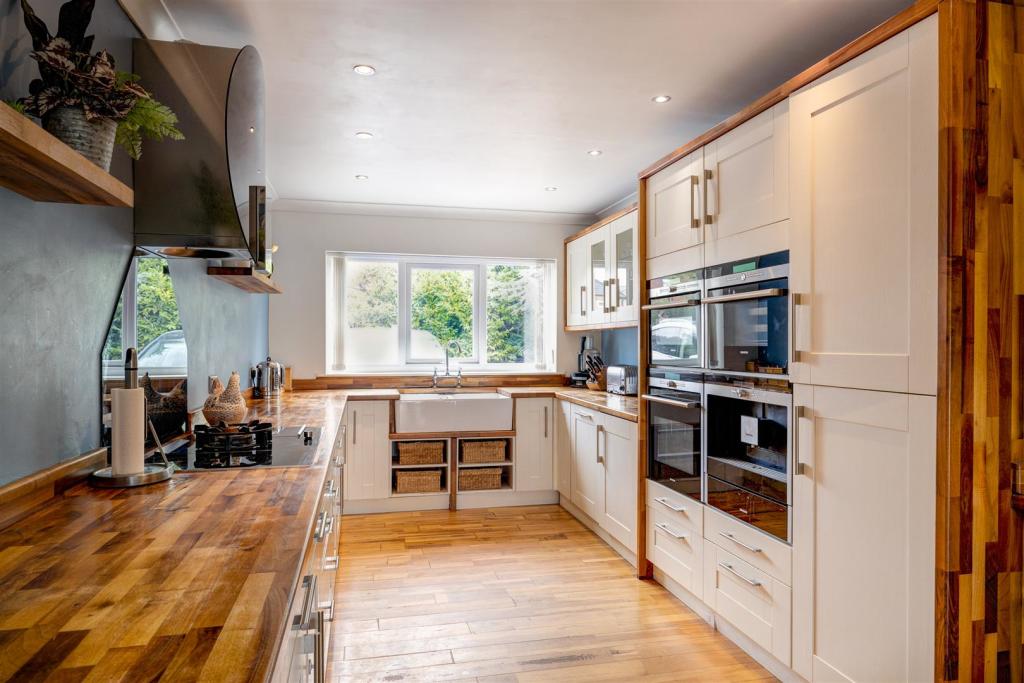 6 bedroom detached house for sale in Station Road, Ibstock, LE67